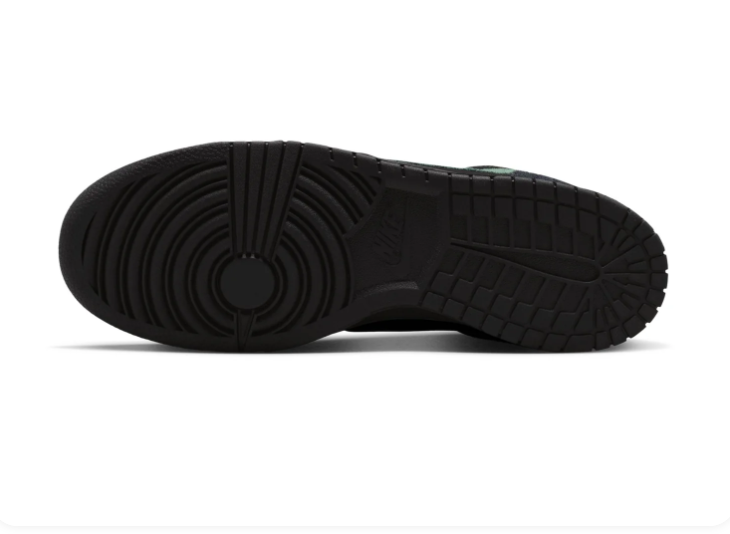 Nike Black and Green Low-Top Sneakers